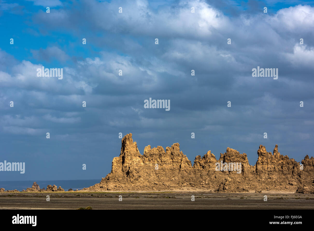 Formations Rock à l'aube Lac abbé, Djibouti, Afrique Banque D'Images
