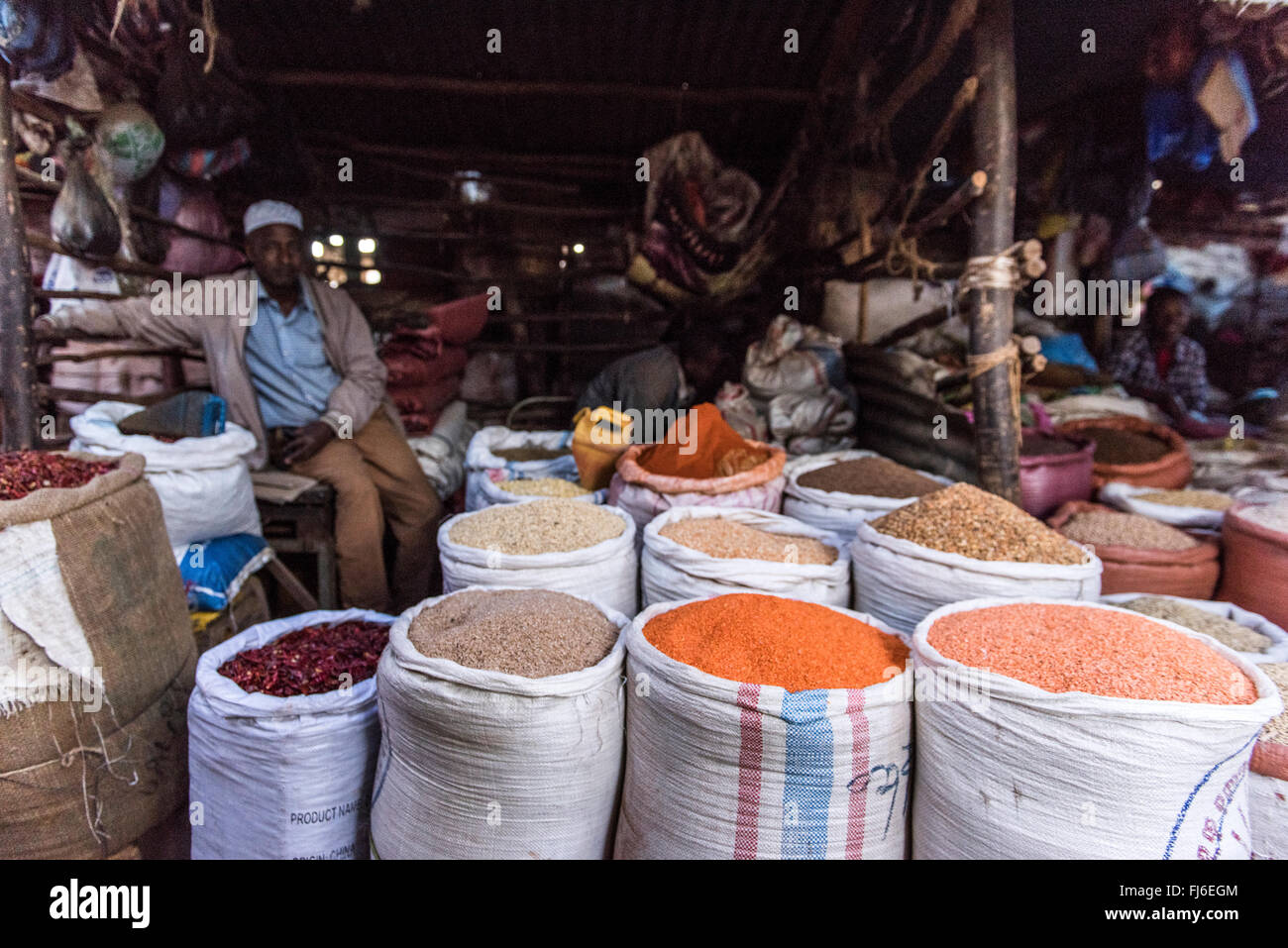 Les gens du marché local de l'Harar trading, l'Éthiopie, Afrique du Sud Banque D'Images