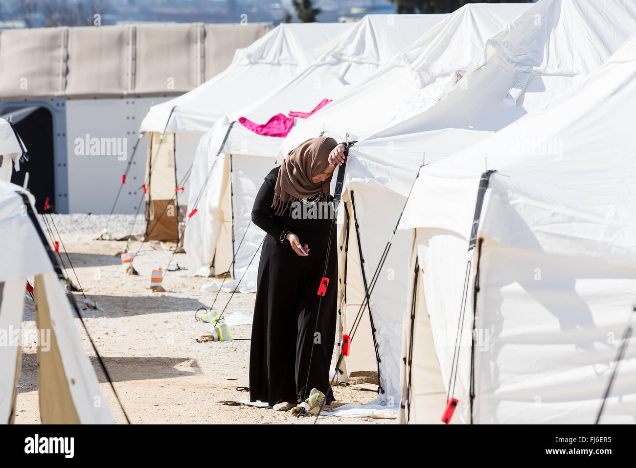 Thessalonique, Grèce - 25 Février 2016 : Des réfugiés vivant dans des tentes dans le centre en attente de réinstallation Diavata à poursuivre leurs Banque D'Images