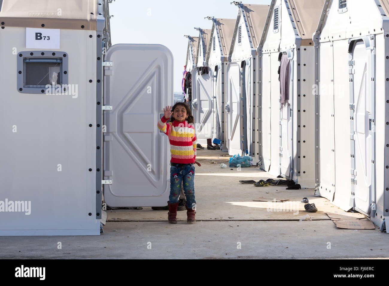 Thessalonique, Grèce - 25 Février 2016 : Des réfugiés vivant dans des tentes dans le centre en attente de réinstallation Diavata à poursuivre leurs Banque D'Images