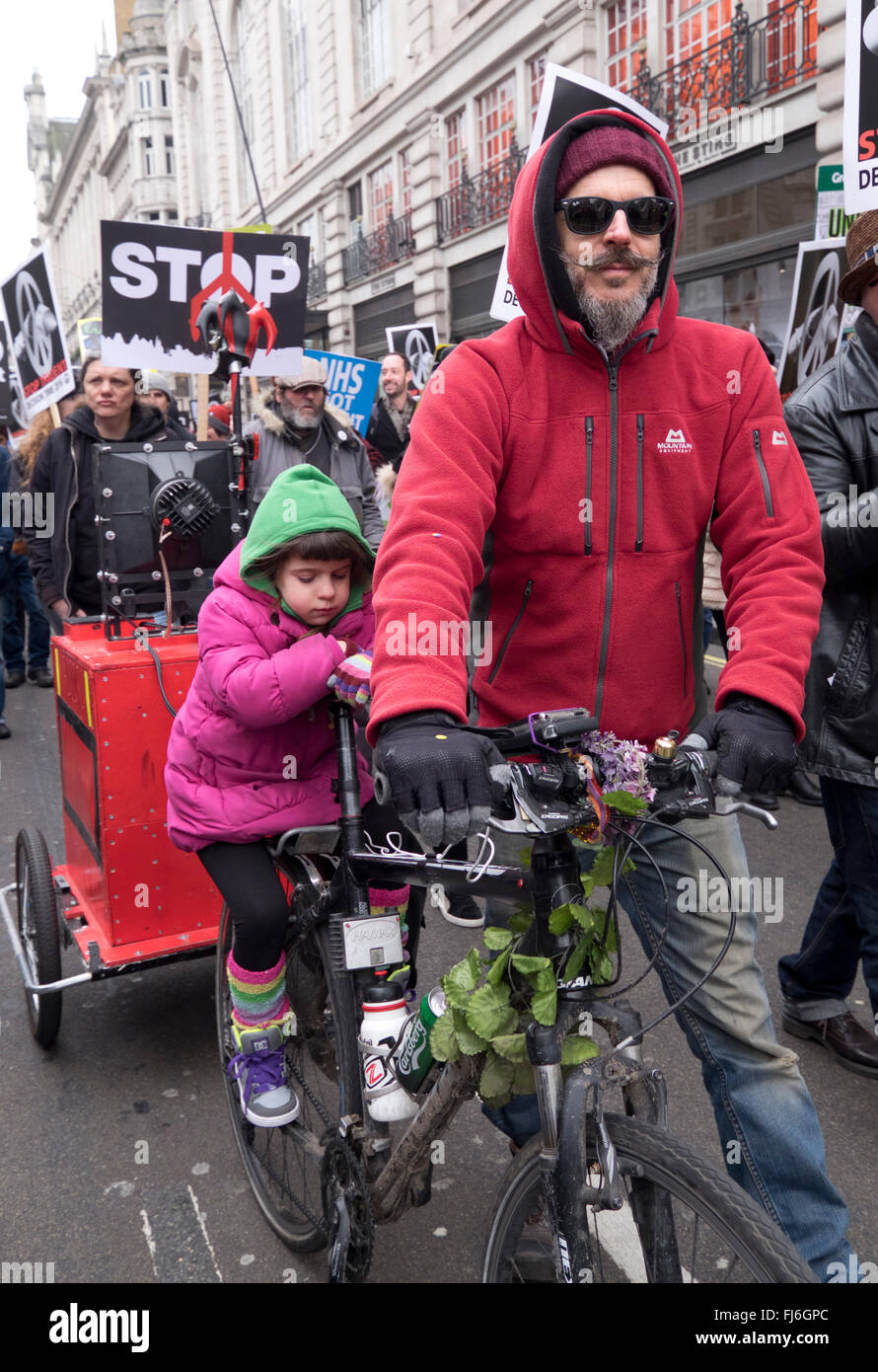 Trident CND protester par centre de Londres a été anti-nucléaire plus d'une génération mars 28 févr. 2016 Banque D'Images