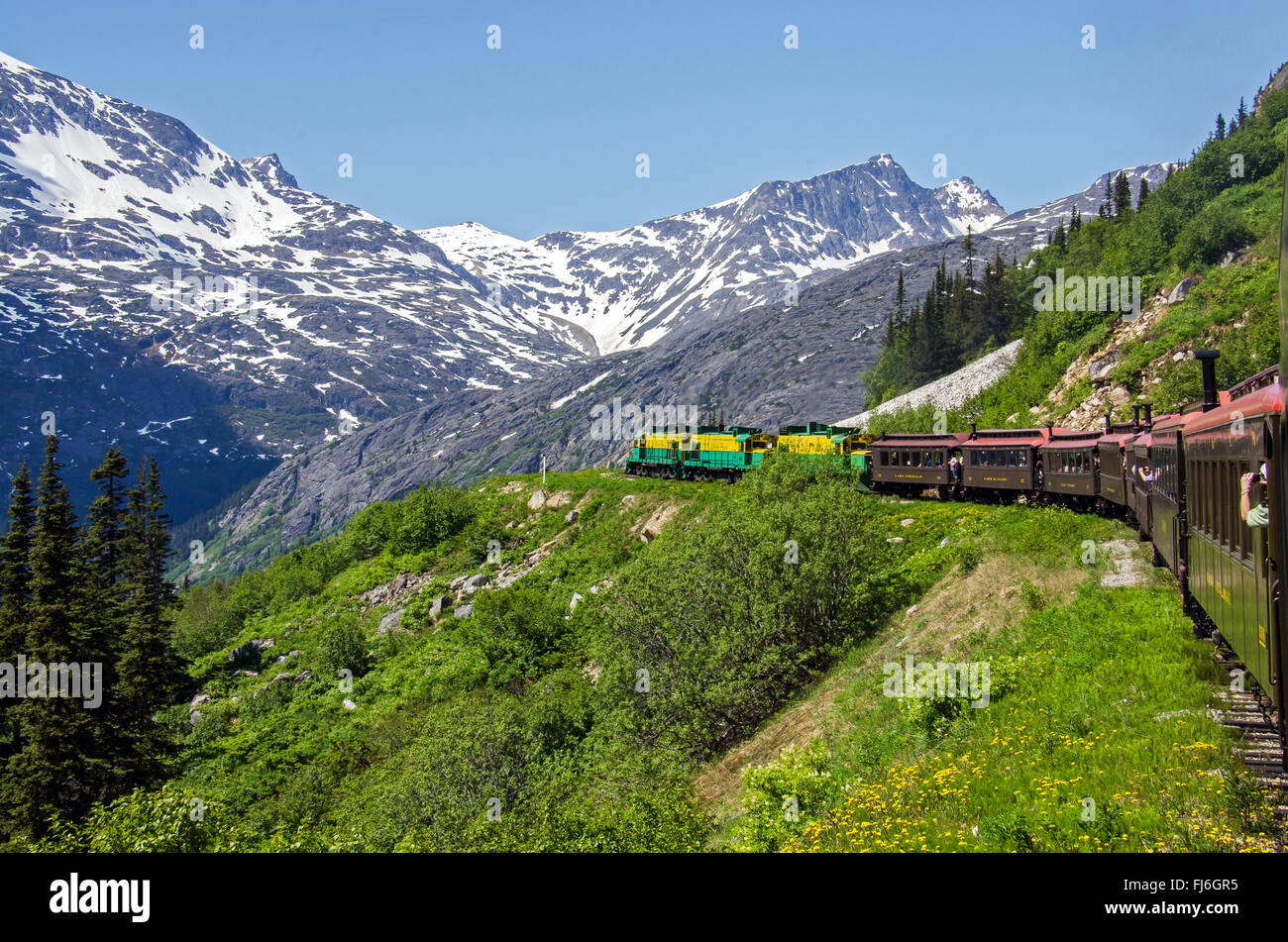White Pass & Yukon Route Railroad se dirige vers le col blanc Banque D'Images