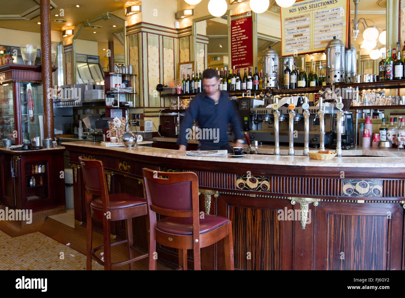 Dans un café parisien Paris France Banque D'Images