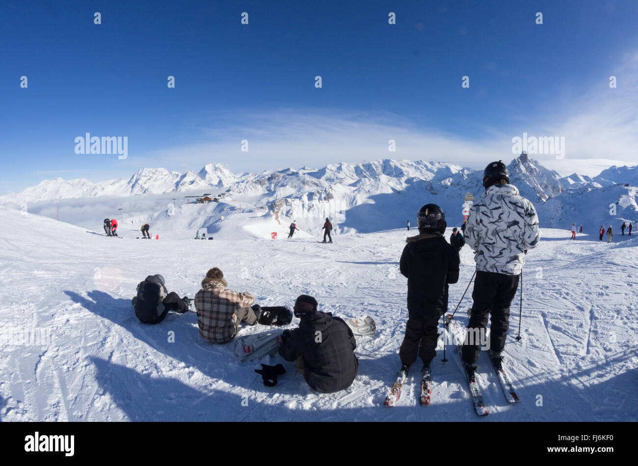 MERIBEL, FRANCE - Jan 10, 2011 : profitez d'une journée ensoleillée à la Saulire station de ski,le 10 janvier 2011 à Meribel, France. Le sk Banque D'Images