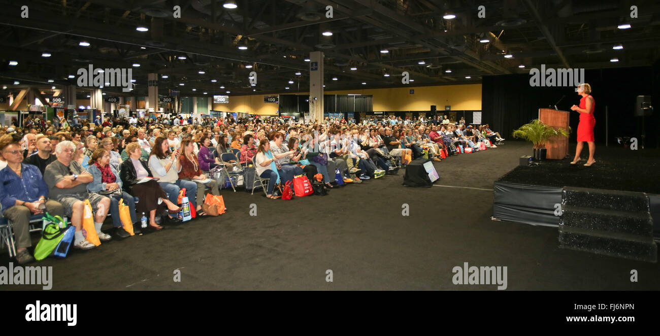 Long Beacgh, Californie, USA. Feb 27, 2016. Le Los Angeles Travel & Adventure Show est venu à la Long Beach Convention Centre du 27 et 28 février 2016 apporter avec elle des centaines des meilleurs fournisseurs de services de voyage et de destination qui partagent les experts conseils de voyage et des secrets d'initié, de permettre aux voyageurs de planifier et personnaliser leur prochaine aventure, et proposons des offres de voyage. Tous les visiteurs ont droit à un marché culturel hautement interactif de cuisine internationale, de la musique, de la danse, celebrity enceintes de voyage, les derniers gadgets de voyage et d'autres activités amusantes. (Crédit Image : © Craig D Banque D'Images