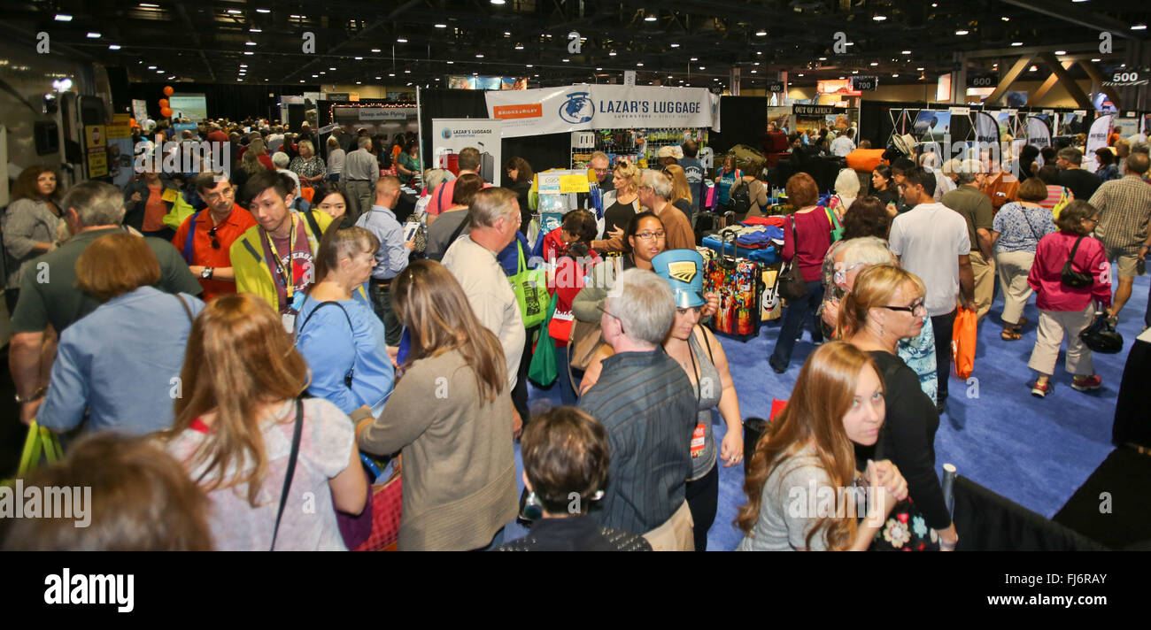 Long Beacgh, Californie, USA. Feb 27, 2016. Le Los Angeles Travel & Adventure Show est venu à la Long Beach Convention Centre du 27 et 28 février 2016 apporter avec elle des centaines des meilleurs fournisseurs de services de voyage et de destination qui partagent les experts conseils de voyage et des secrets d'initié, de permettre aux voyageurs de planifier et personnaliser leur prochaine aventure, et proposons des offres de voyage. Tous les visiteurs ont droit à un marché culturel hautement interactif de cuisine internationale, de la musique, de la danse, celebrity enceintes de voyage, les derniers gadgets de voyage et d'autres activités amusantes. (Crédit Image : © Craig D Banque D'Images