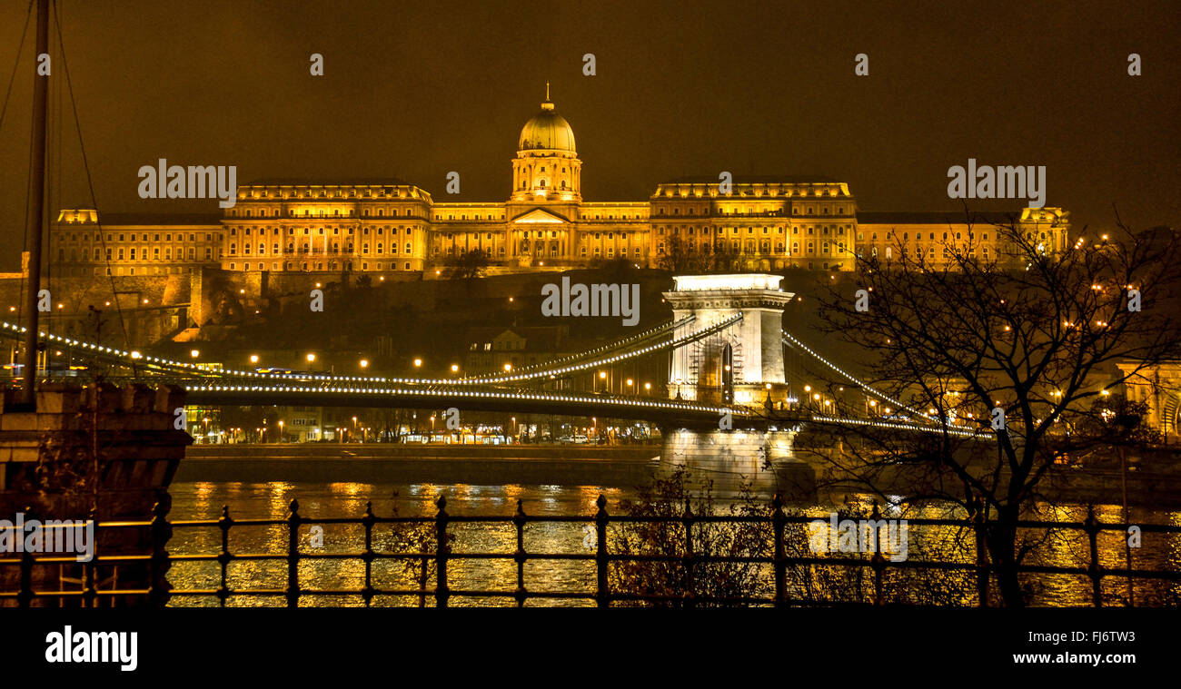 Budapest, le Danube, le pont des Chaînes et le Palais Royal Banque D'Images