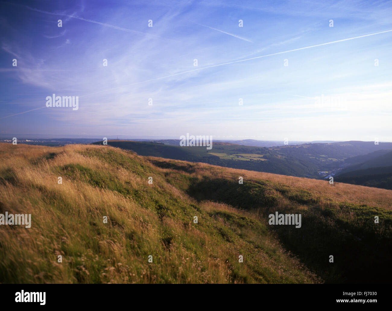 Voir l'âge de fer de terrassement sur Twmbarlwm sommet sur la montagne vers Suceava Caerphilly South Wales UK Banque D'Images