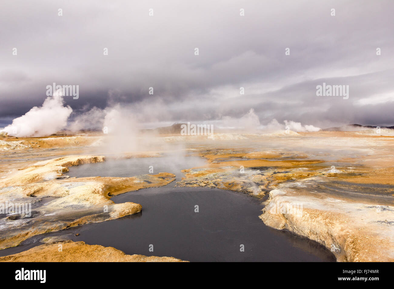 La zone des piscines de boue dans la région de Myvatn l'Islande du nord Banque D'Images