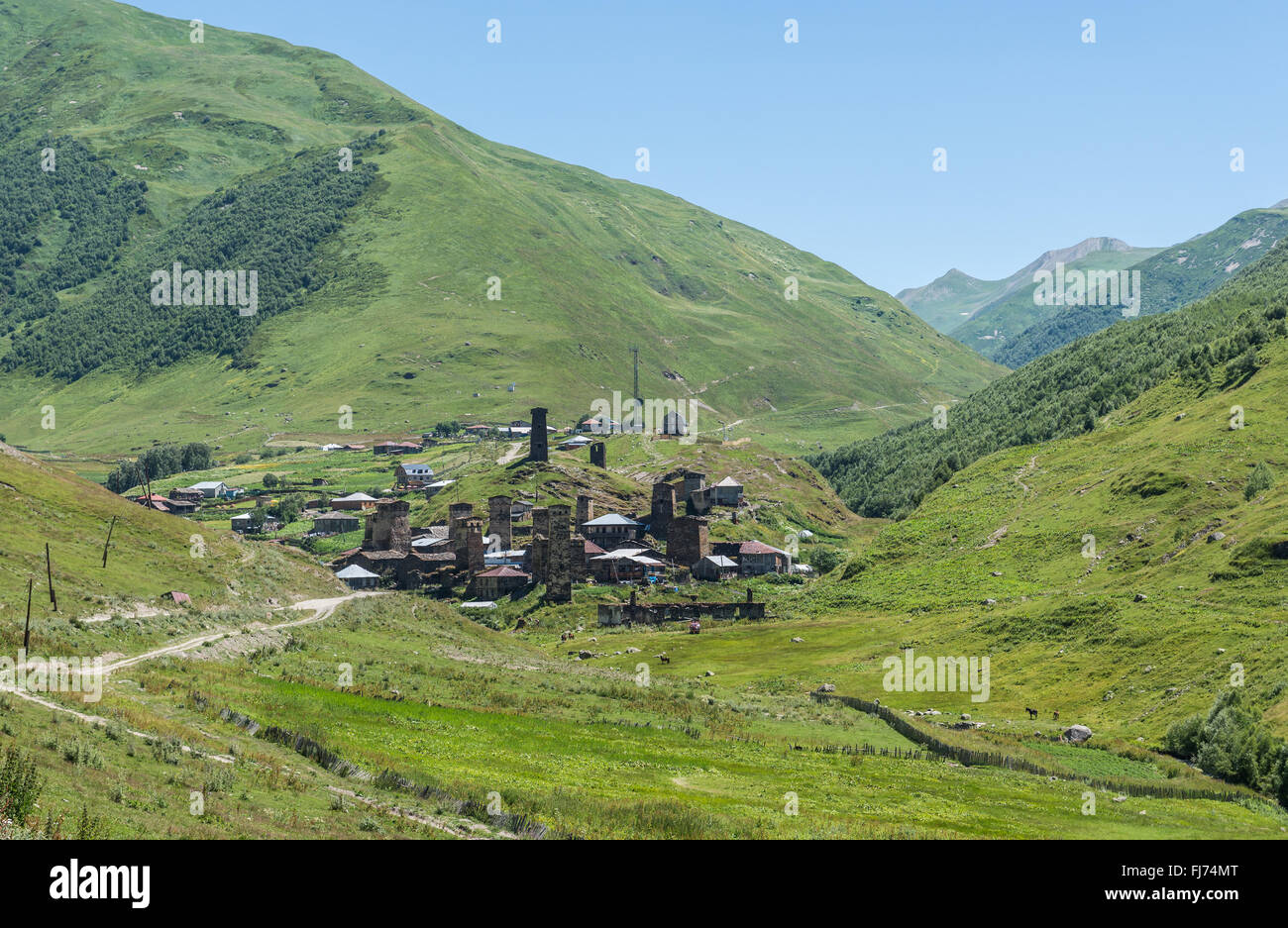 Svan towers de Chazhashi ou Chajashi - l'un des quatre villages de la communauté Ushguli situé à gorge Enguri, Upper Svaneti, Géorgie Banque D'Images