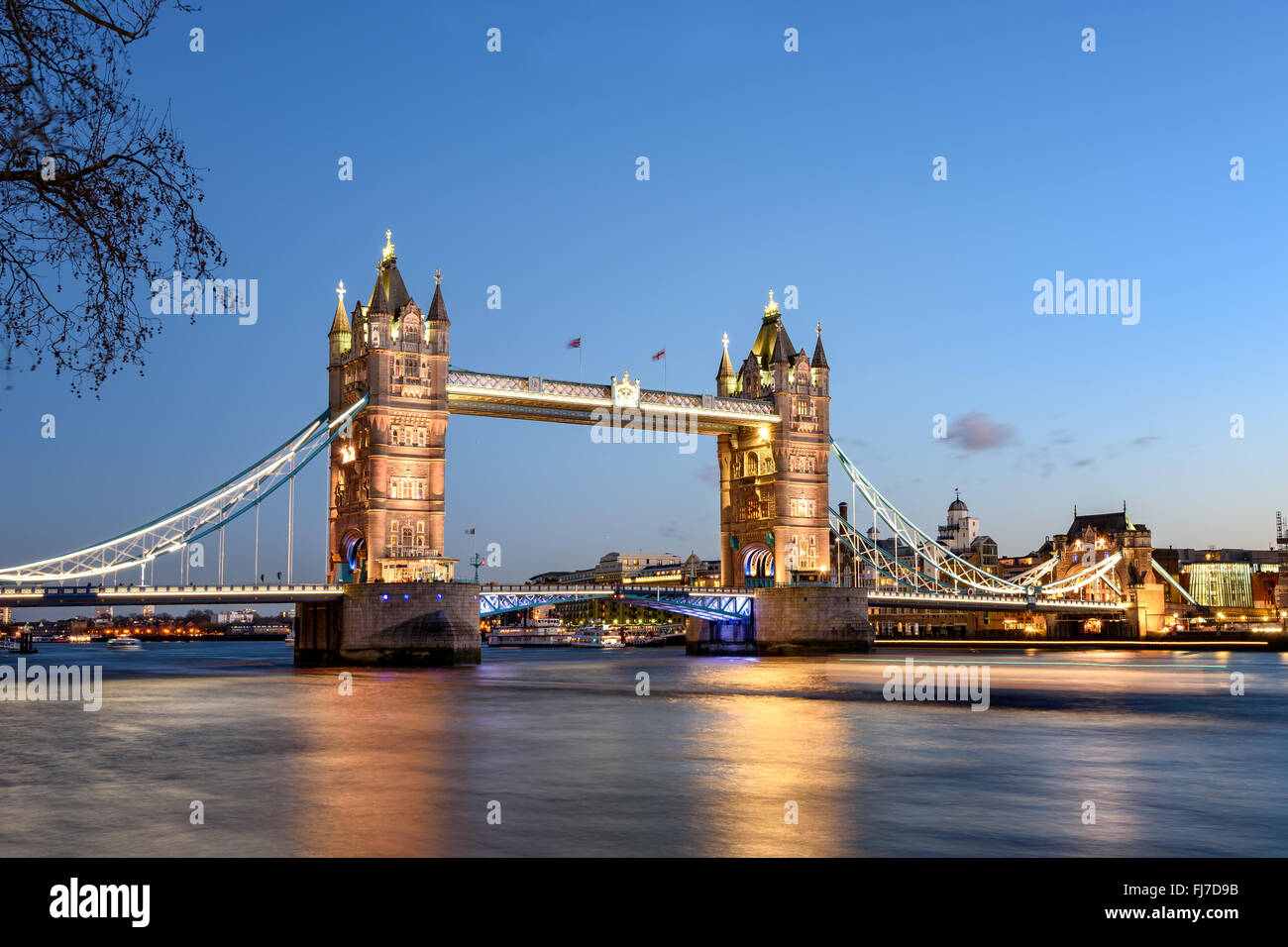Le Tower Bridge de Londres est le plus célèbre monument et attraction touristique. Banque D'Images