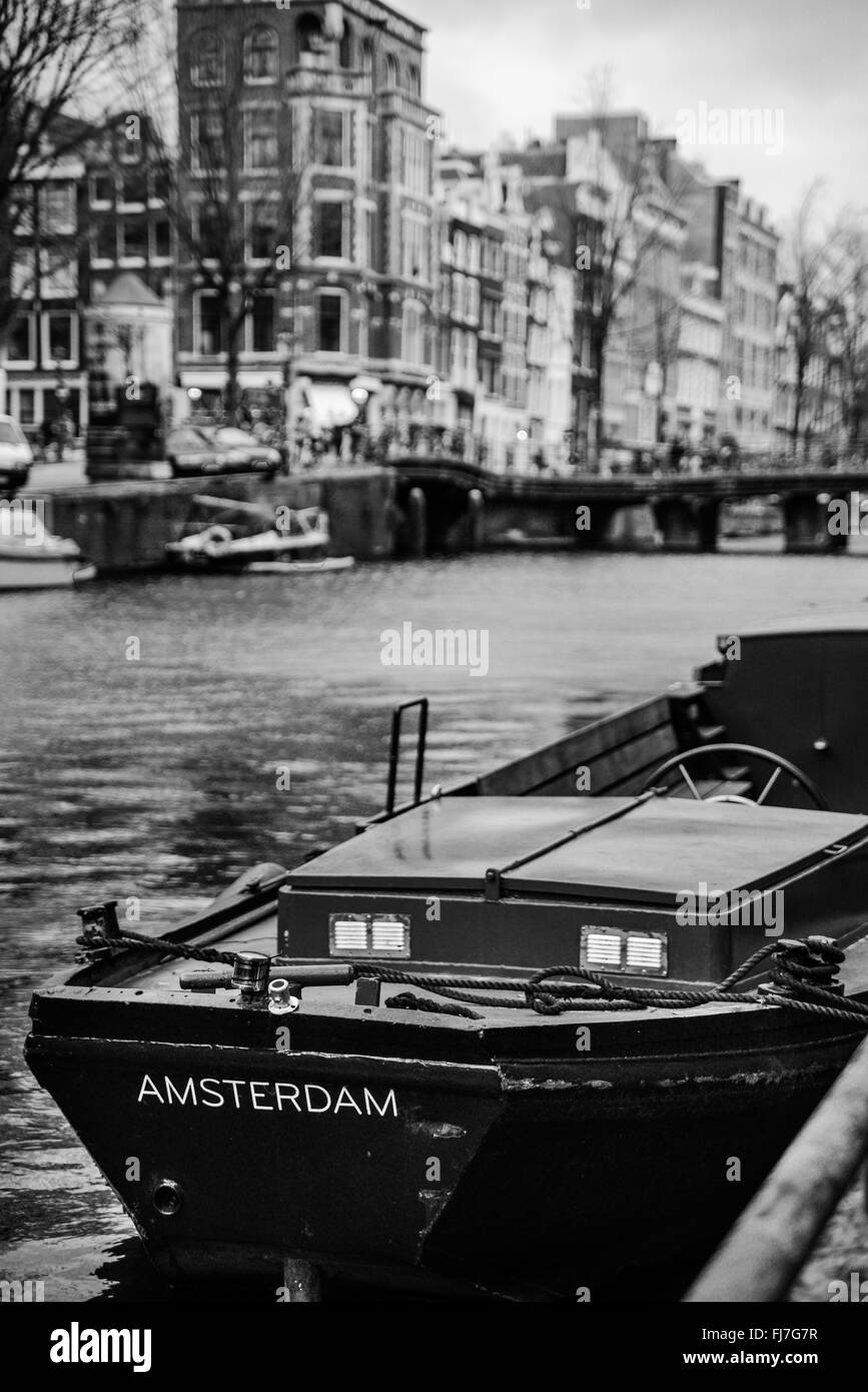 Vue d'Amsterdam canal et voile Banque D'Images