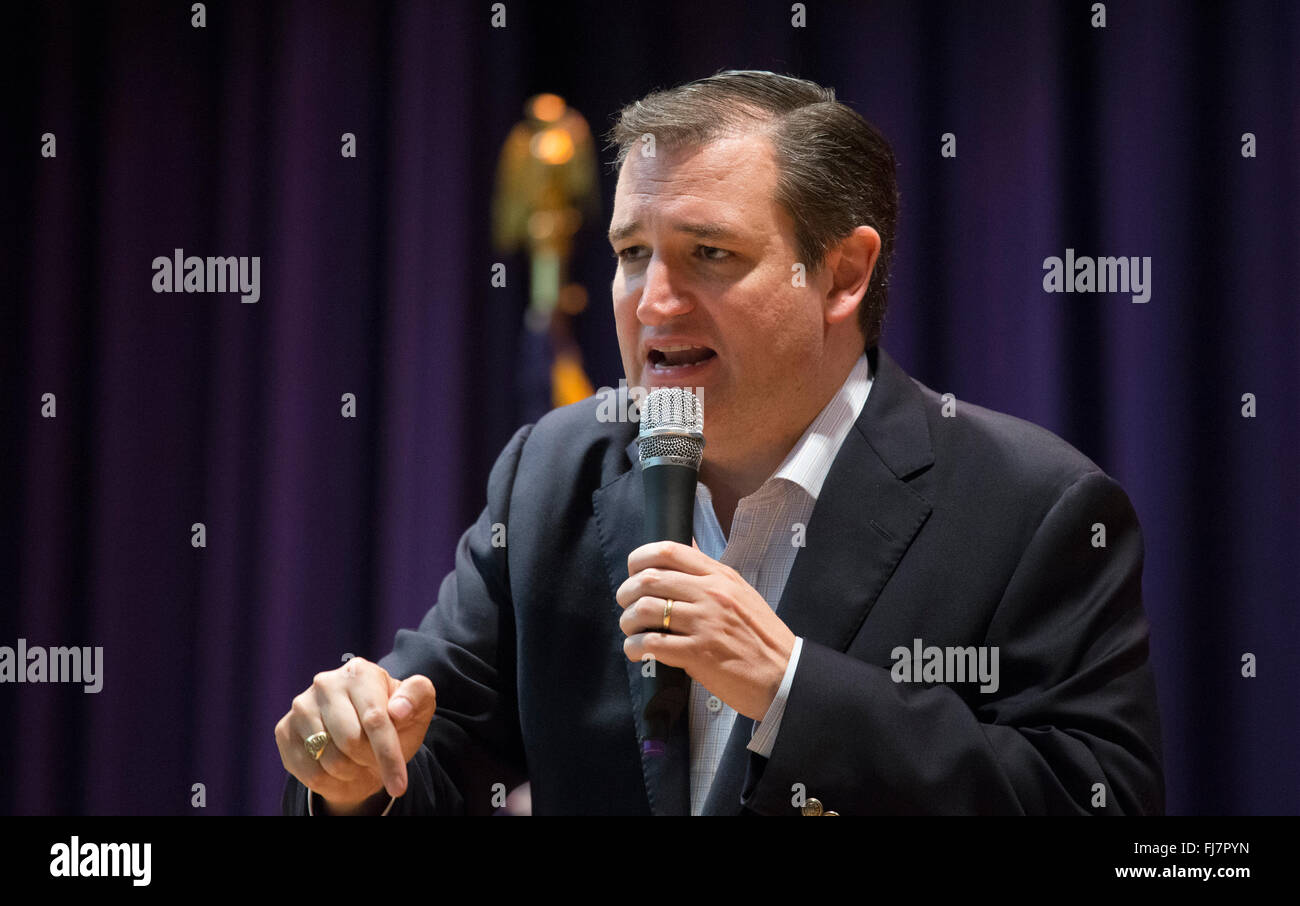 Candidat présidentiel républicain Ted Cruz lors d'un rassemblement à San Antonio la nuit avant le Super Mardi les couleurs primaires Banque D'Images