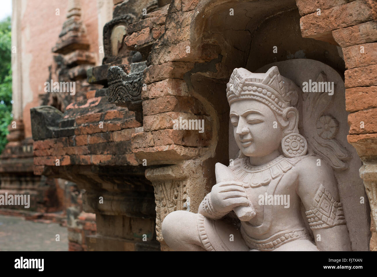 Un mélange de décorations originales et rénové à l'extérieur de Htilominlo Temple. Htilominlo Temple, près de Nyaung-U, nommé d'après le roi de la dynastie païenne de la Birmanie (Myanmar) à partir de 1211 à 1235. Ses 24 années de règne marqua le début de la diminution progressive de la dynastie païenne. Banque D'Images