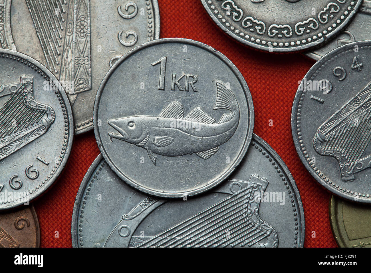 Pièces de monnaie de l'Islande. La morue (Gadus morhua) représenté dans la pièce d'une couronne islandaise (1987). Banque D'Images