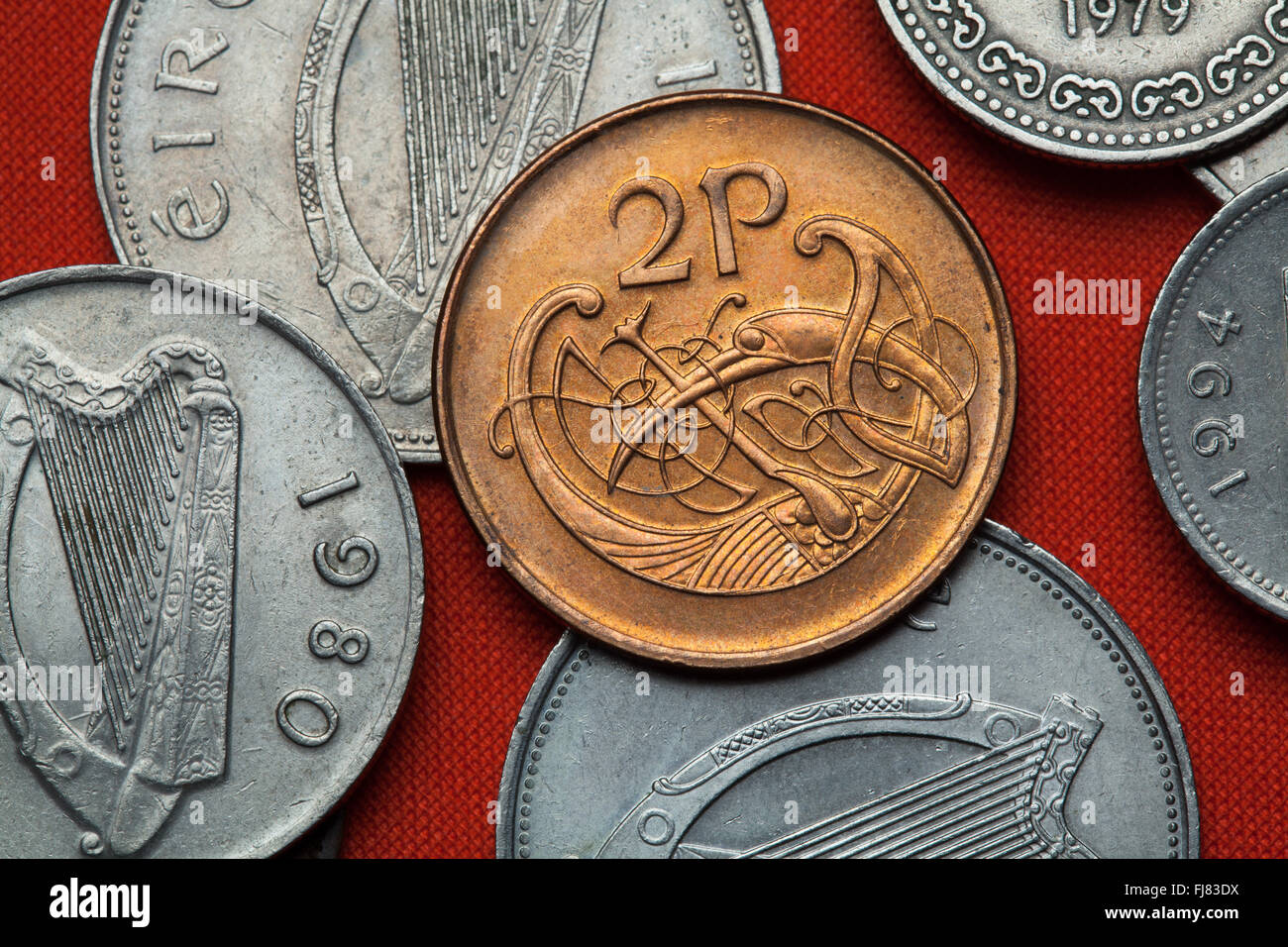Coins de l'Irlande. Oiseaux d'ornement celtique irlandaise décrite dans le coin deux pence. Banque D'Images