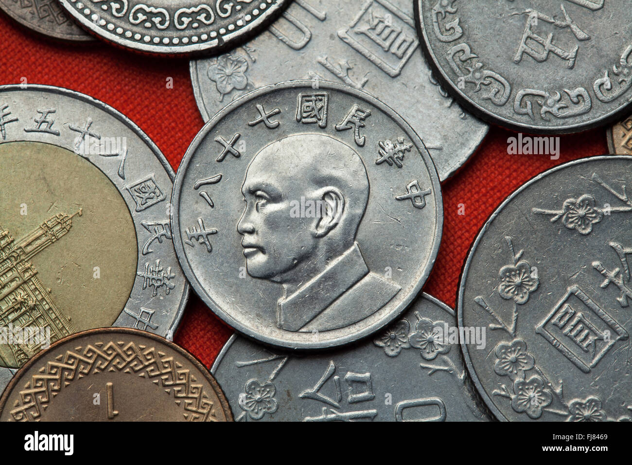 Pièces de Taïwan. Taïwan le Président Chiang Kai-shek représenté dans le Taïwan cinq dollars pièce. Banque D'Images