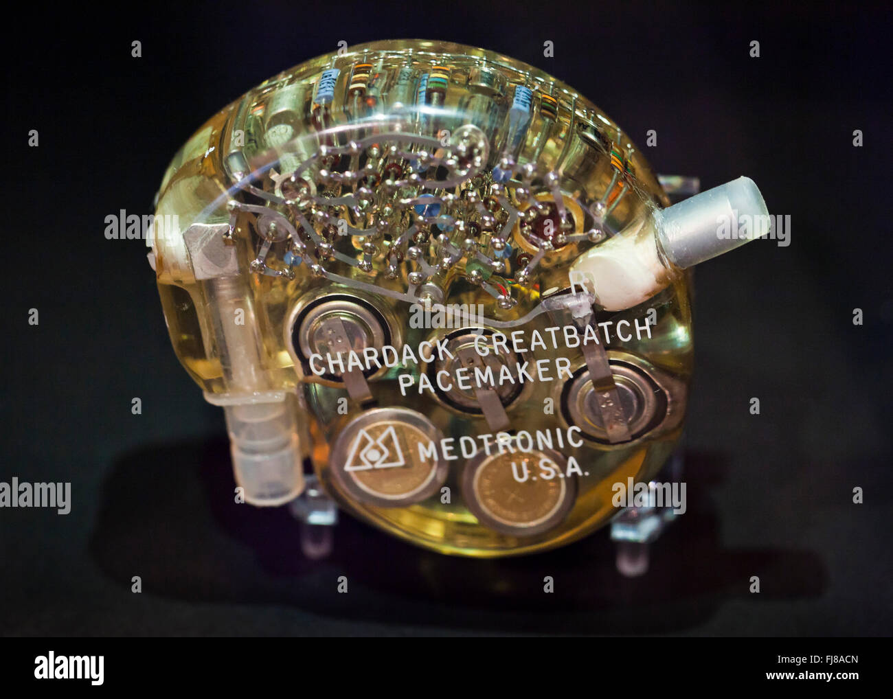 First Battery Operated Pacemaker Medtronic pacemaker Banque de photographies et d’images à haute ...