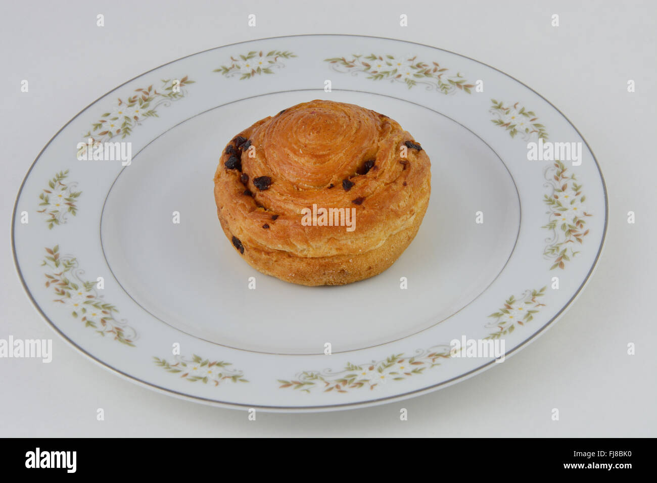 Rouleau de chocolat sucré avec sur la plaque Banque D'Images