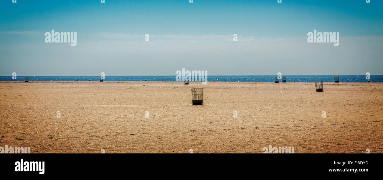 Jones Beach New York avec personne sur elle, que des poubelles. Banque D'Images