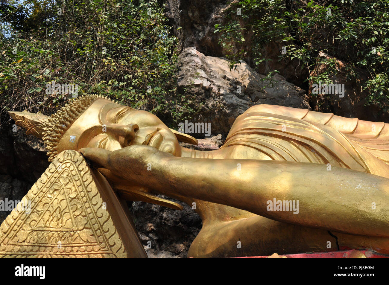 Statue de Bouddha couché, Phu Si Hill, Luang Prabang, Laos Banque D'Images