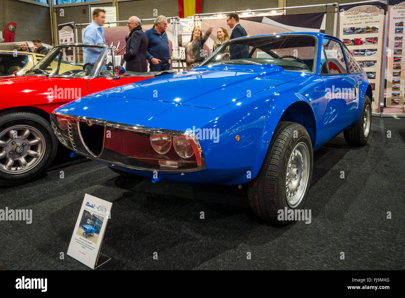 Voiture de sport Alfa Romeo Giulia GT 1300, 1969. Banque D'Images