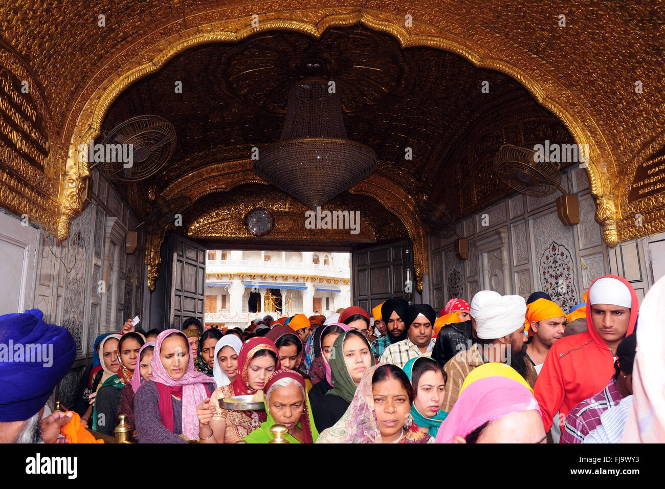 Peuples autochtones au Golden Temple, Amritsar, Punjab, en Inde, en Asie Banque D'Images