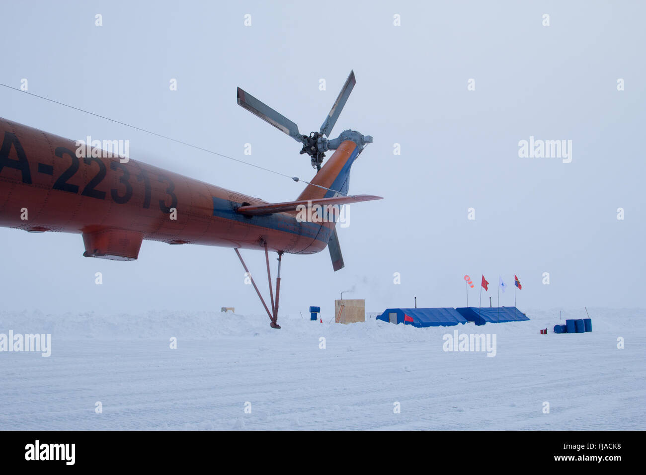 Glace russe Barnéo 'camp' situé à 40 km du pôle Nord. La piste. Mars 2015 Banque D'Images