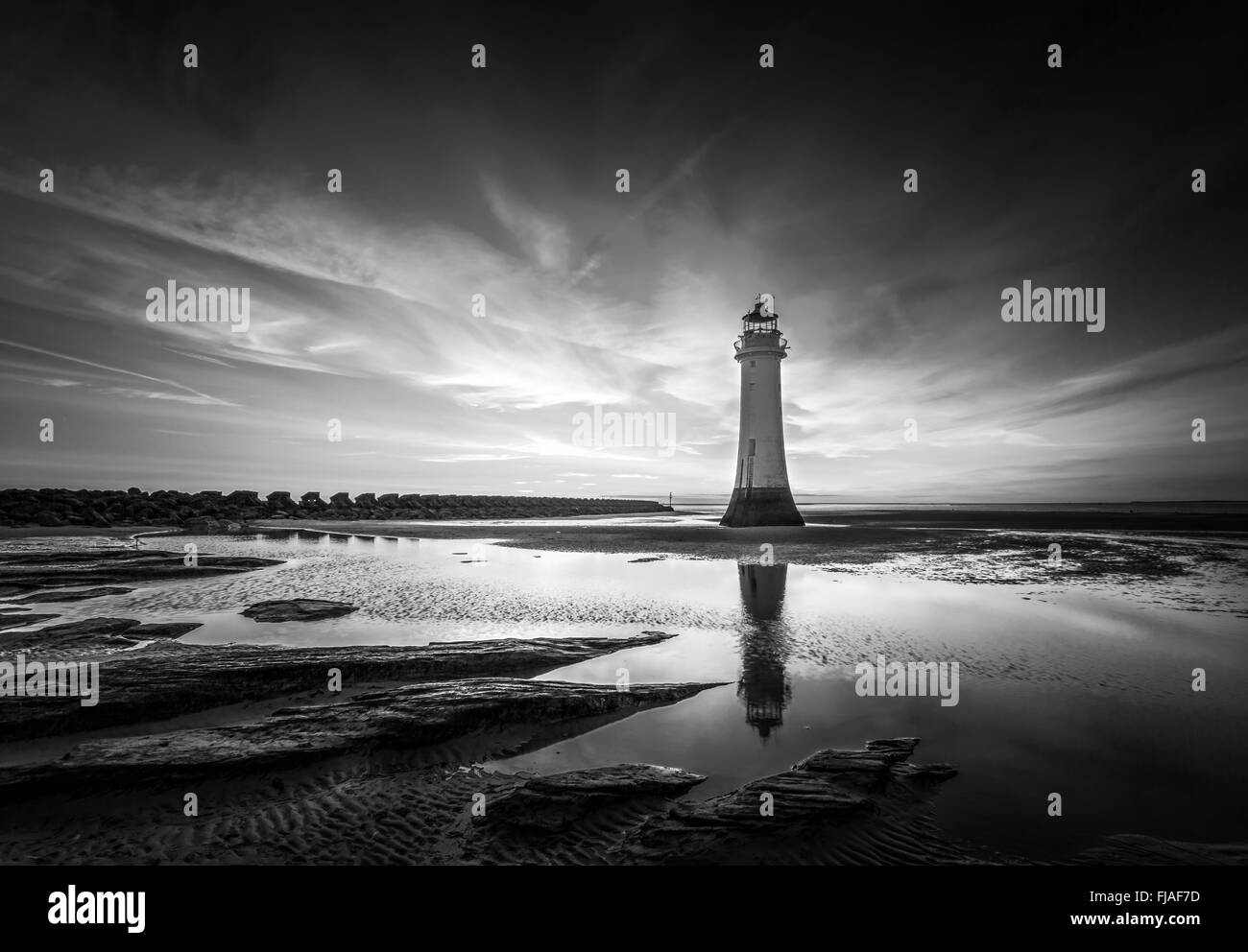 Rock Perch phare au coucher du soleil. Banque D'Images