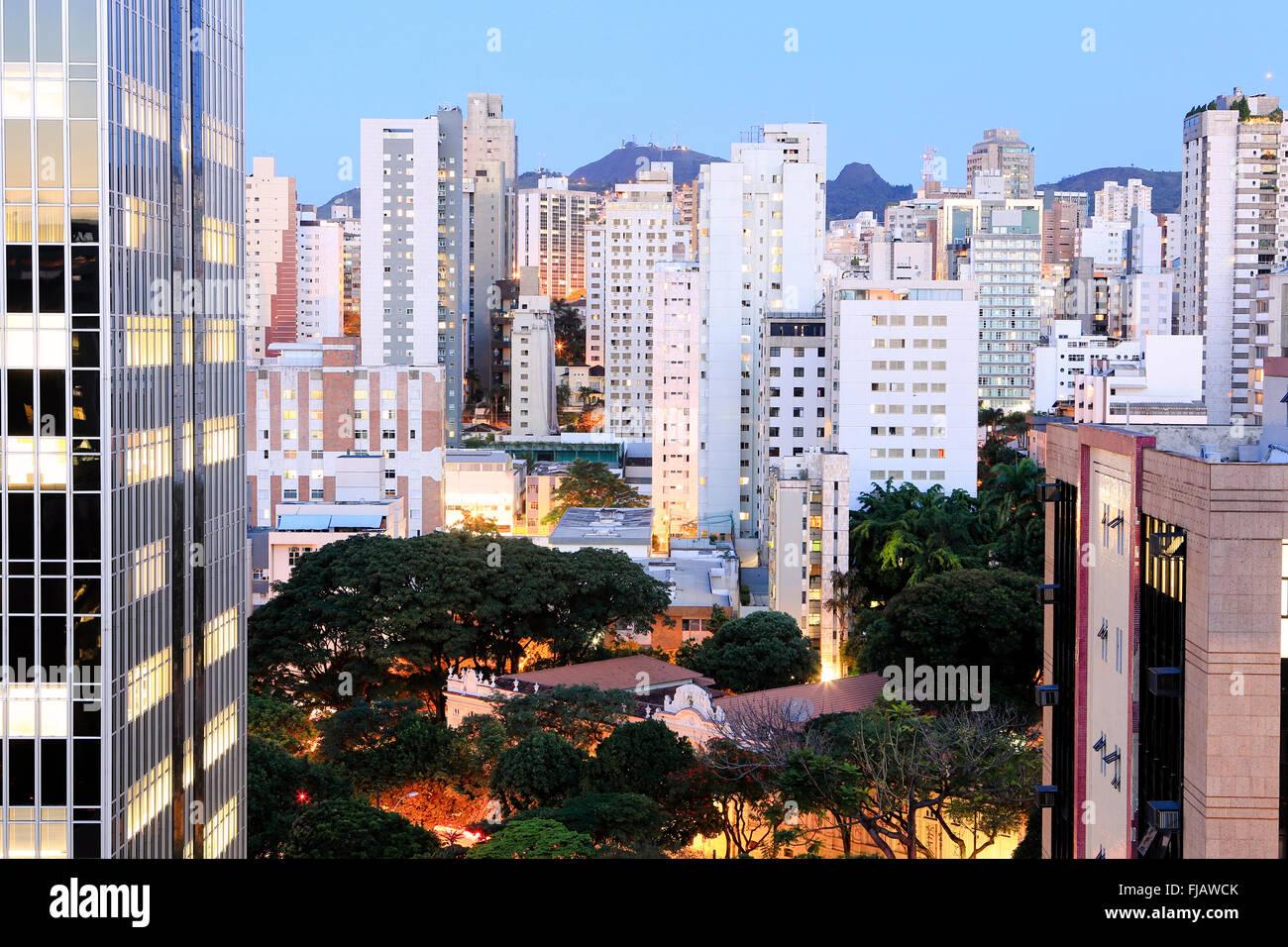 Belo Horizonte skyline - Central Business District de la capitale de l'état de Minas Gerais, Brésil montrant un mélange de bâtiments résidentiels et d'affaires Banque D'Images