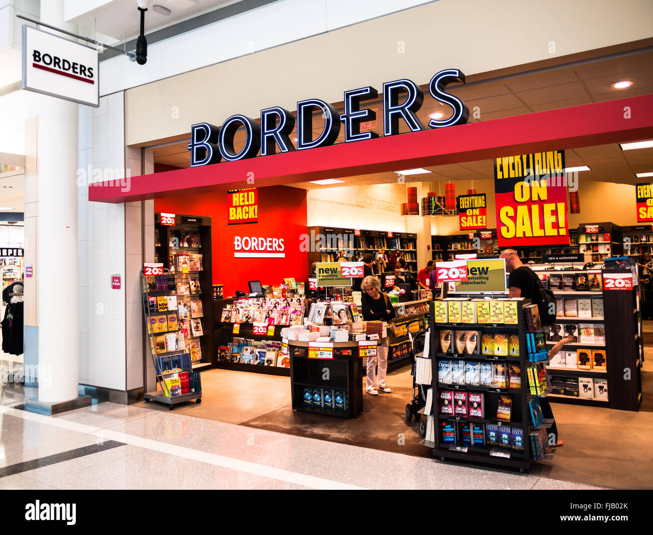 Borders Books store tenant une liquidation fermeture du magasin de vente. Fondée en 1971, des frontières a déposé pour le Chapitre 11 faillite Banque D'Images