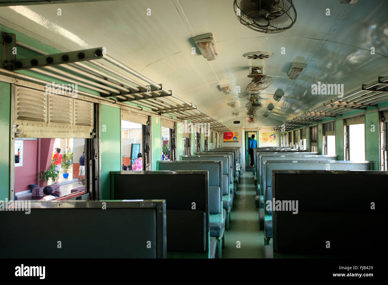 Train entre Bangkok et Chiang Mai, Thaïlande Banque D'Images Train entre Bangkok et Chiang Mai, Thaïlande Banque D'Images