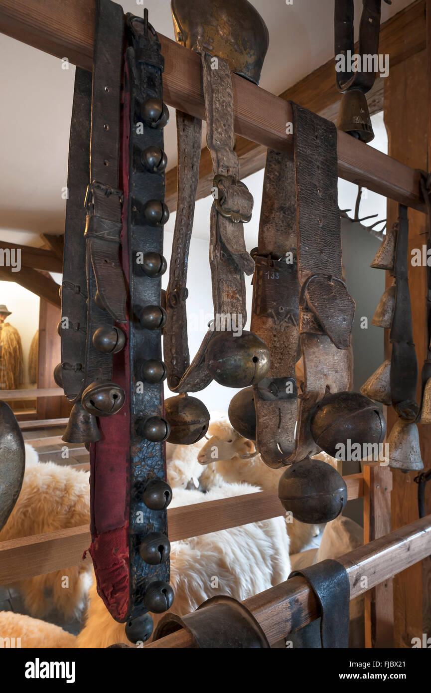 Sonnailles, à gauche un cheval sleigh bell sur un bracelet en cuir, Deutsches Hirtenmuseum ou Bergers allemands Museum, Nürnberg Banque D'Images