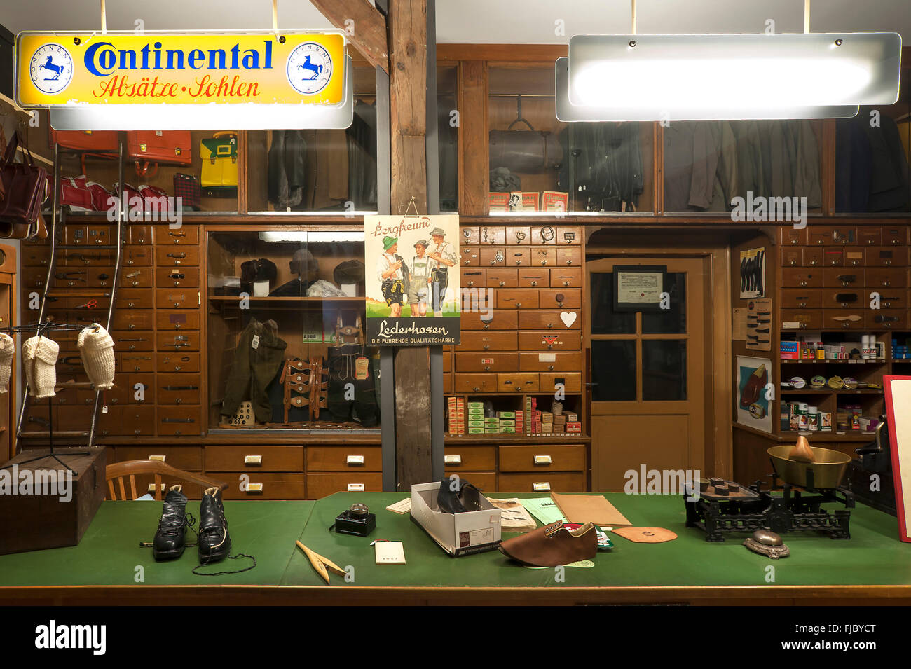 Shop pour la maroquinerie à partir de 1957, Hirtenmuseum, Nürnberg, Middle Franconia, Bavaria, Germany Banque D'Images