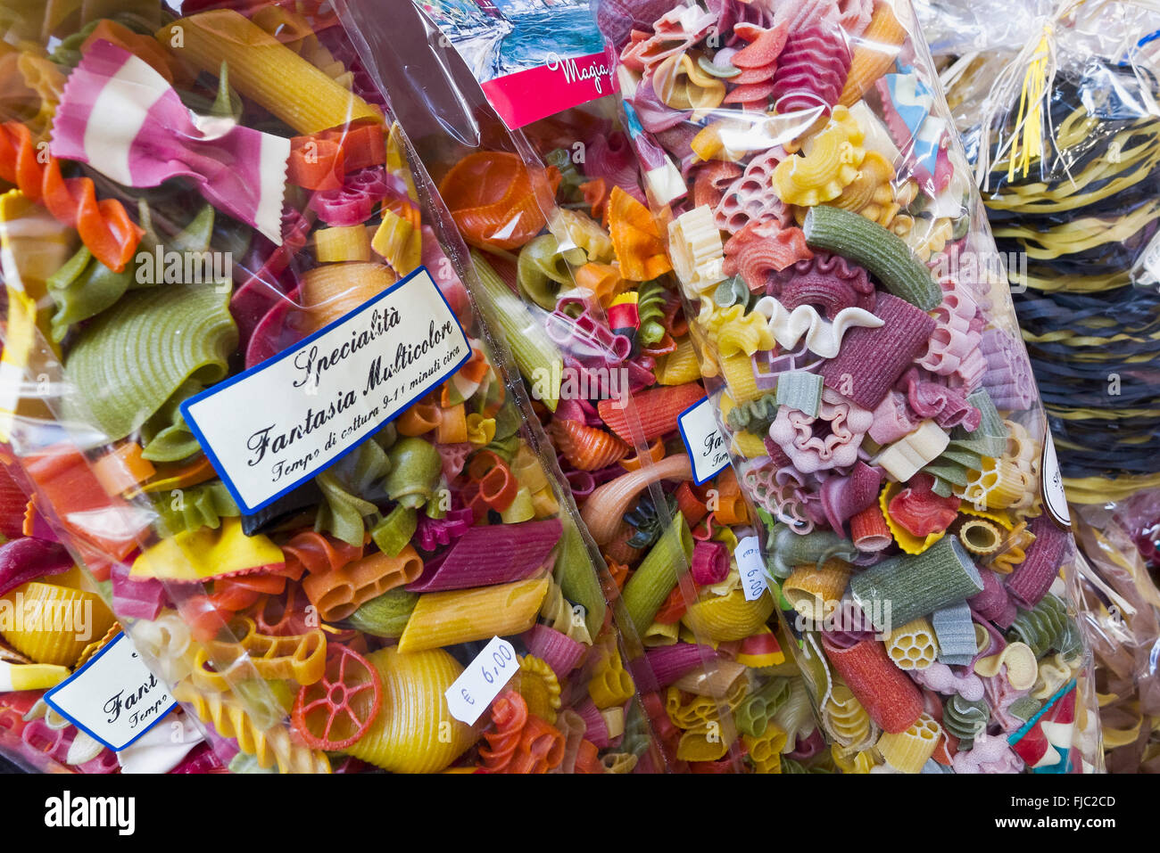 Les pâtes, magasin de souvenirs, vieille ville, Riva del Garda, Lac de Garde, le Trentin, Italie Banque D'Images