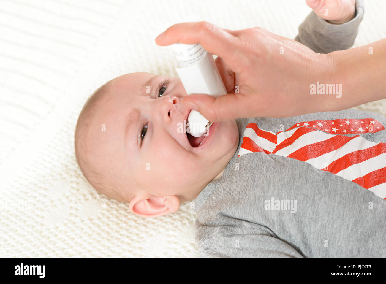 Bébé spray oral au service de la médecine Banque D'Images