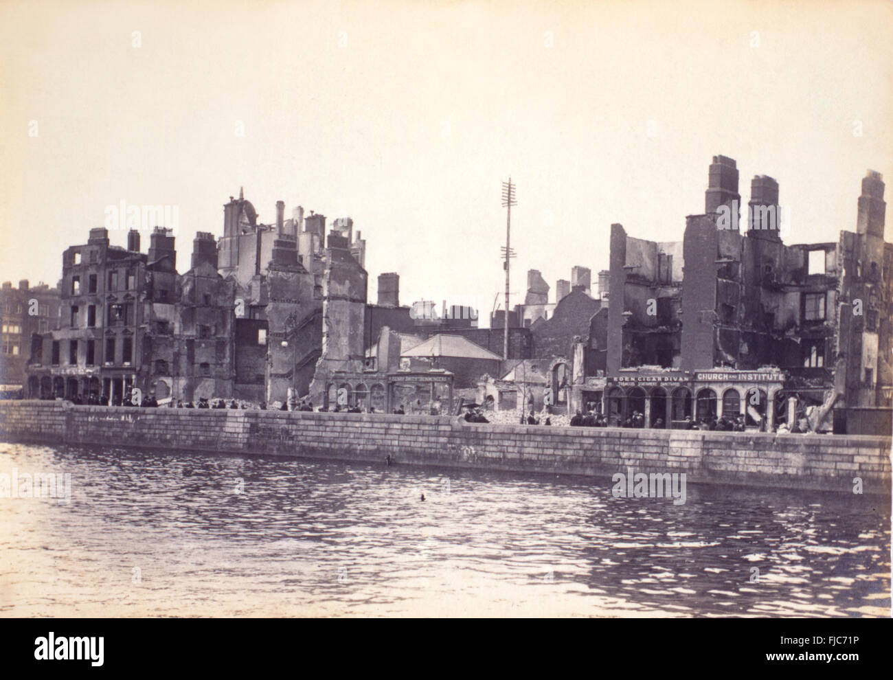 Des immeubles en ruines sur le côté nord de la rivière Liffey, après le bombardement par l'armée britannique pour mettre fin à l'Insurrection de Pâques, Dublin 1916 Banque D'Images