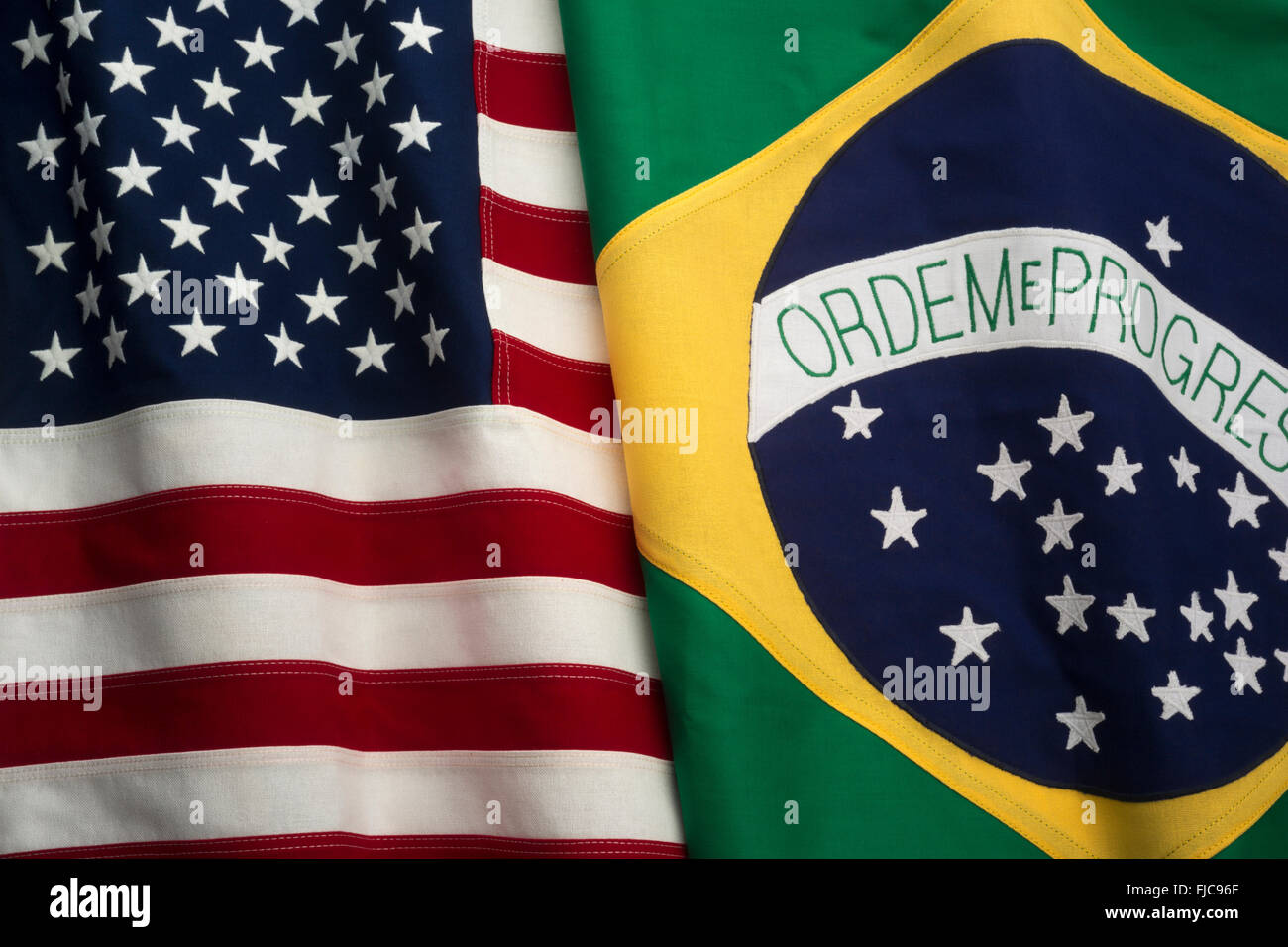 Les drapeaux des Etats-unis D'AMÉRIQUE ET LE BRÉSIL FAIT DE COTON COUSU BUNTING Banque D'Images