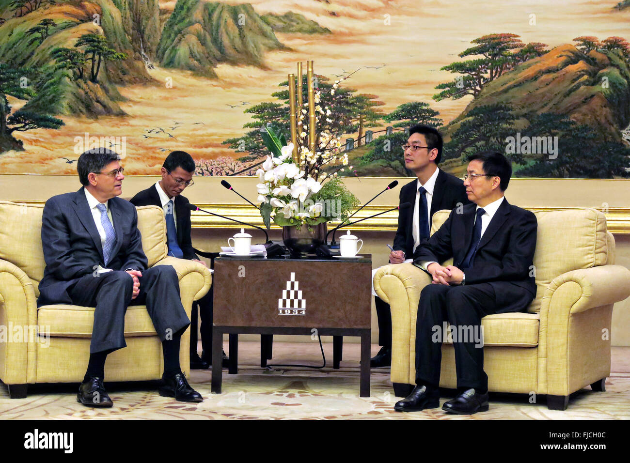 Le secrétaire du Trésor américain Jack Lew lors d'une réunion bilatérale avec le secrétaire du Parti Communiste Chinois Han Zheng dans le Grand Hall du Peuple, le 26 février 2016 à Beijing, Chine. Banque D'Images