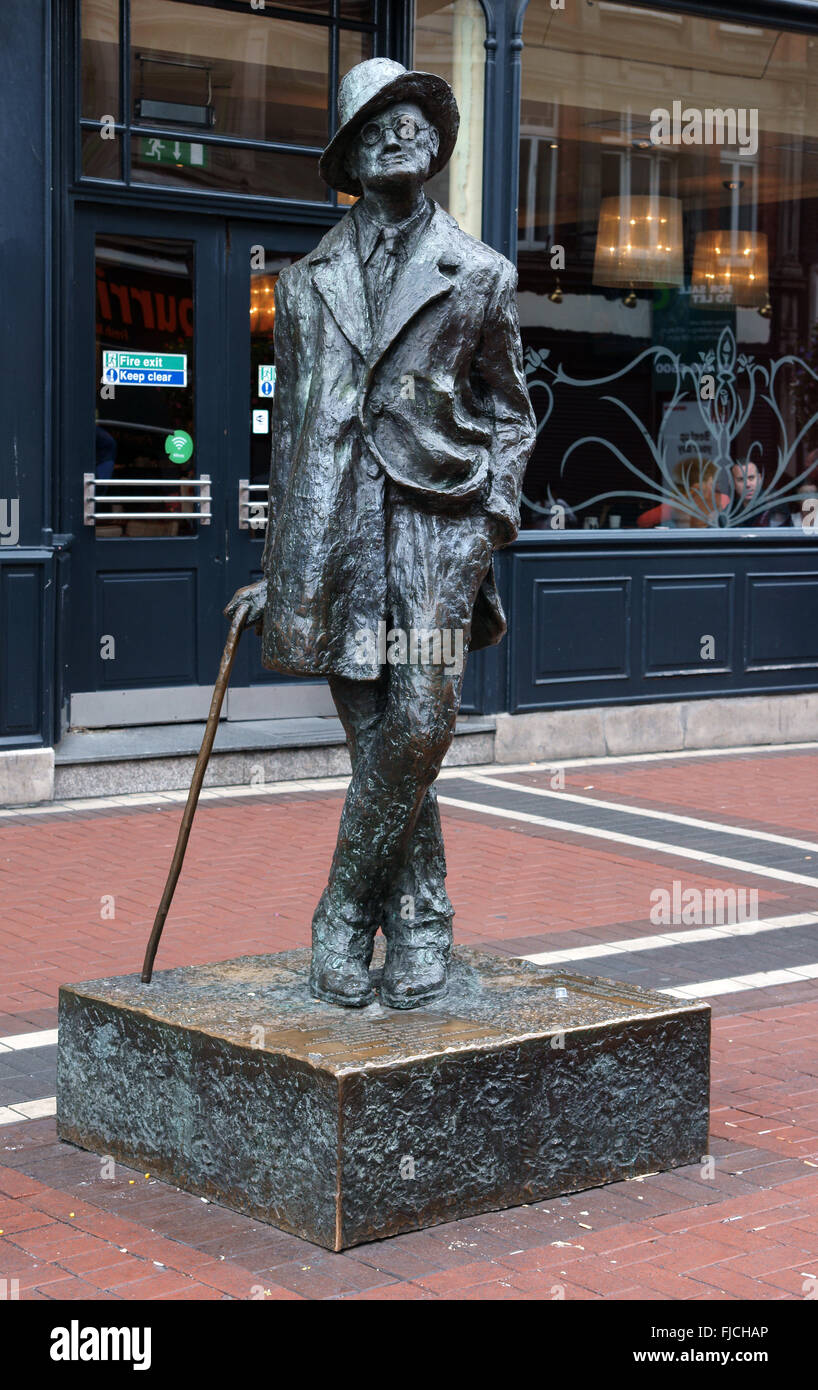 Statue de James Joyce, Earl Street juste à côté de O'Connell Street, Dublin Banque D'Images