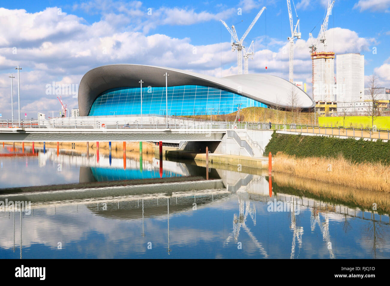 Centre aquatique de Londres conçu par Zaha Hadid dans le Queen Elizabeth Olympic Park, Stratford, East London, UK Banque D'Images