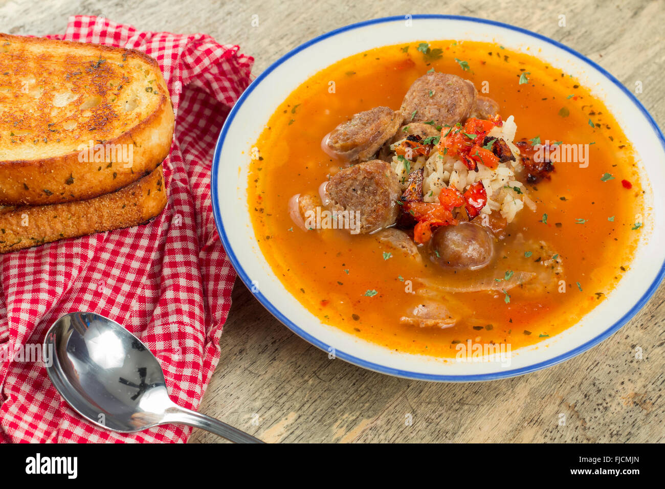 Des saucisses et du riz soupe de tomate Cajun gumbo Banque D'Images