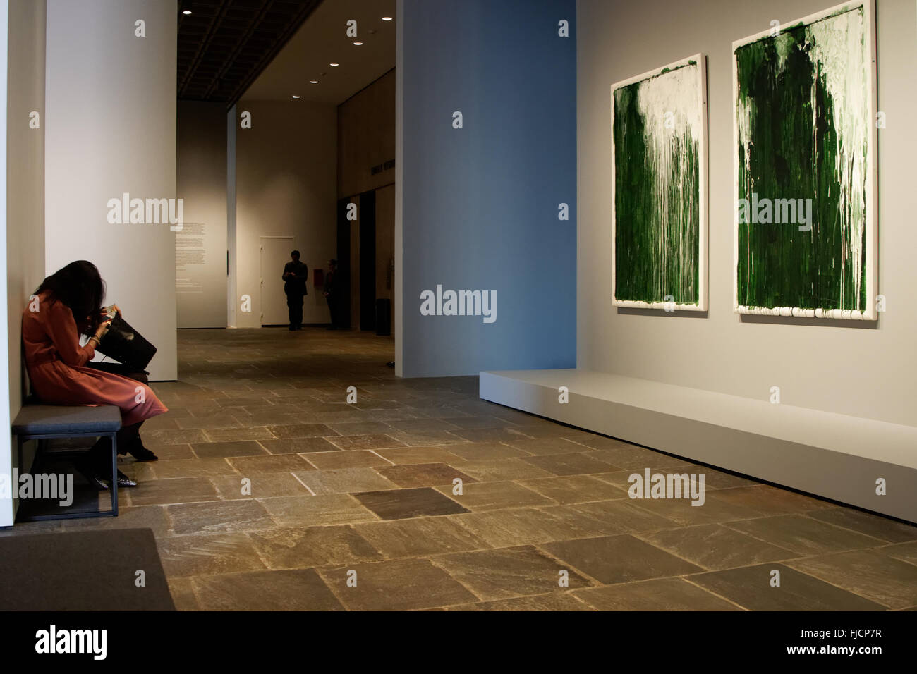 New York, NY, USA, 01 mars 2016 - Le 1 mars, le Metropolitan Museum of Art a ouvert sa nouvelle position, la rencontré Breuer, à la presse. Installé dans un bâtiment conçu par l'architecte Marcel Breuer pour le Whitney Museum of American Art, le rencontré Breuer sur Madison Avenue et la 75e Rue (près du bâtiment principal du Met), mettra en vedette l'expansion du Met l'art moderne et contemporain collection ainsi que des expositions, des résidences d'artistes et de spectacles. Credit : Terese Loeb Kreuzer/Alamy Live News Banque D'Images