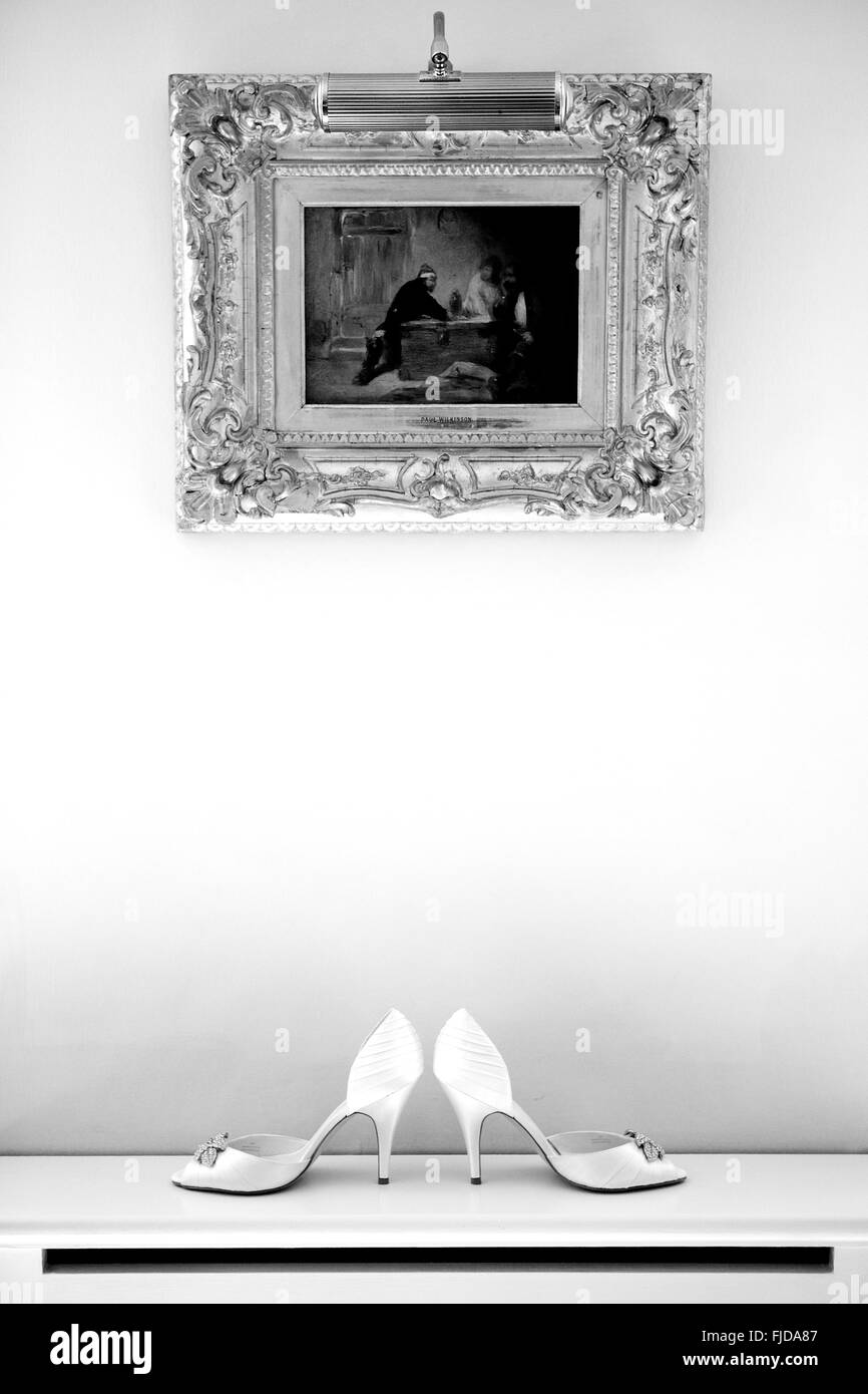 Chaussures de mariage ci-dessous un traditionnel, dorure peinture antique huile encadrée. Banque D'Images