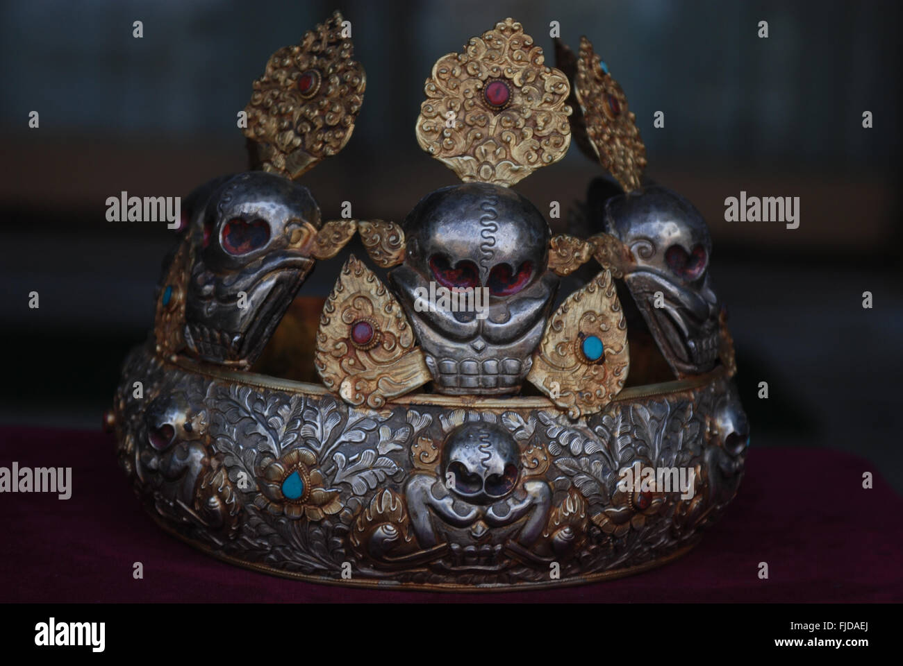 Artisanat en métal couronne montrant crâne, Jaipur, Rajasthan, Inde, Asie Banque D'Images