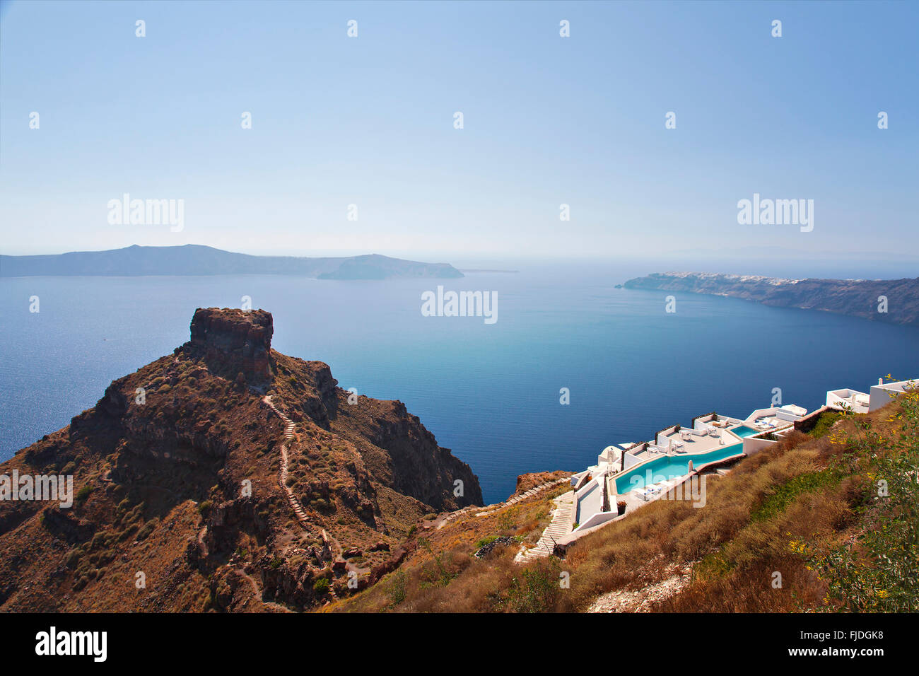 Droit de l'île de Santorin et la Skaros rock, la Grèce. Banque D'Images