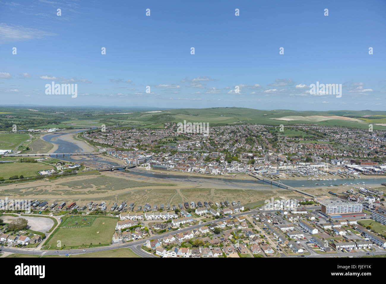Une vue aérienne du West Sussex ville côtière de Shoreham-by-Sea on a sunny dau Banque D'Images
