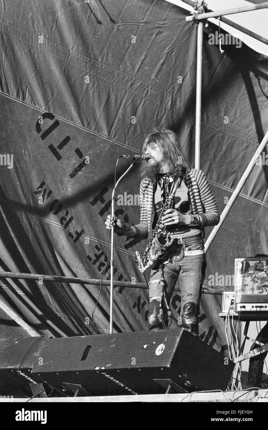 Festival de la paix d'Aldermaston, avril 1972. Nik Turner, saxophoniste et chanteur avec le groupe Hawkwind. Un festival gratuit à la suite d'un anti-nucléaire de Londres à Aldermaston mars Banque D'Images