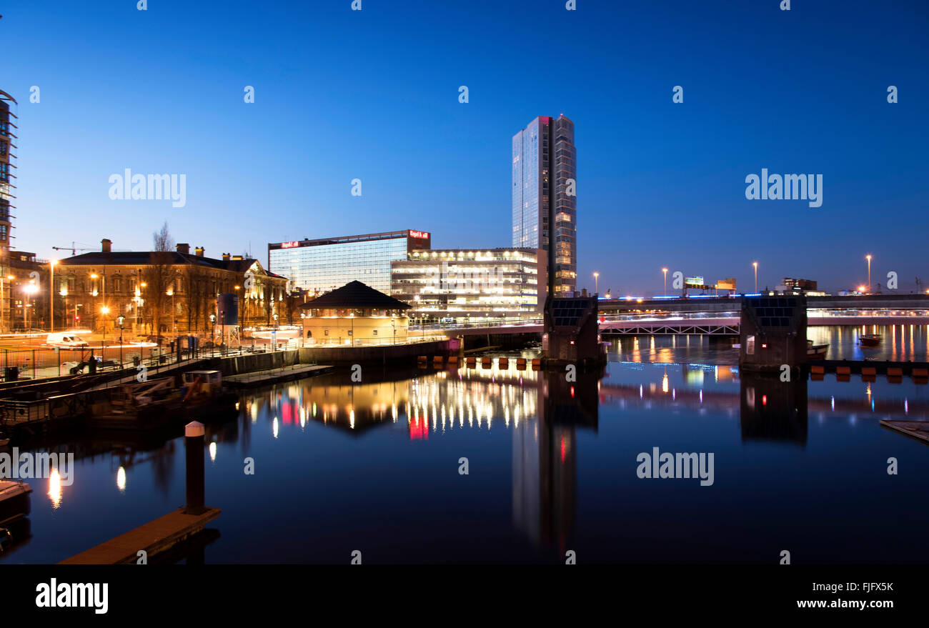 La maison de la douane royal mail Opel bâtiments m3 Irlande du Nord Belfast laganside bridge at Dusk Banque D'Images