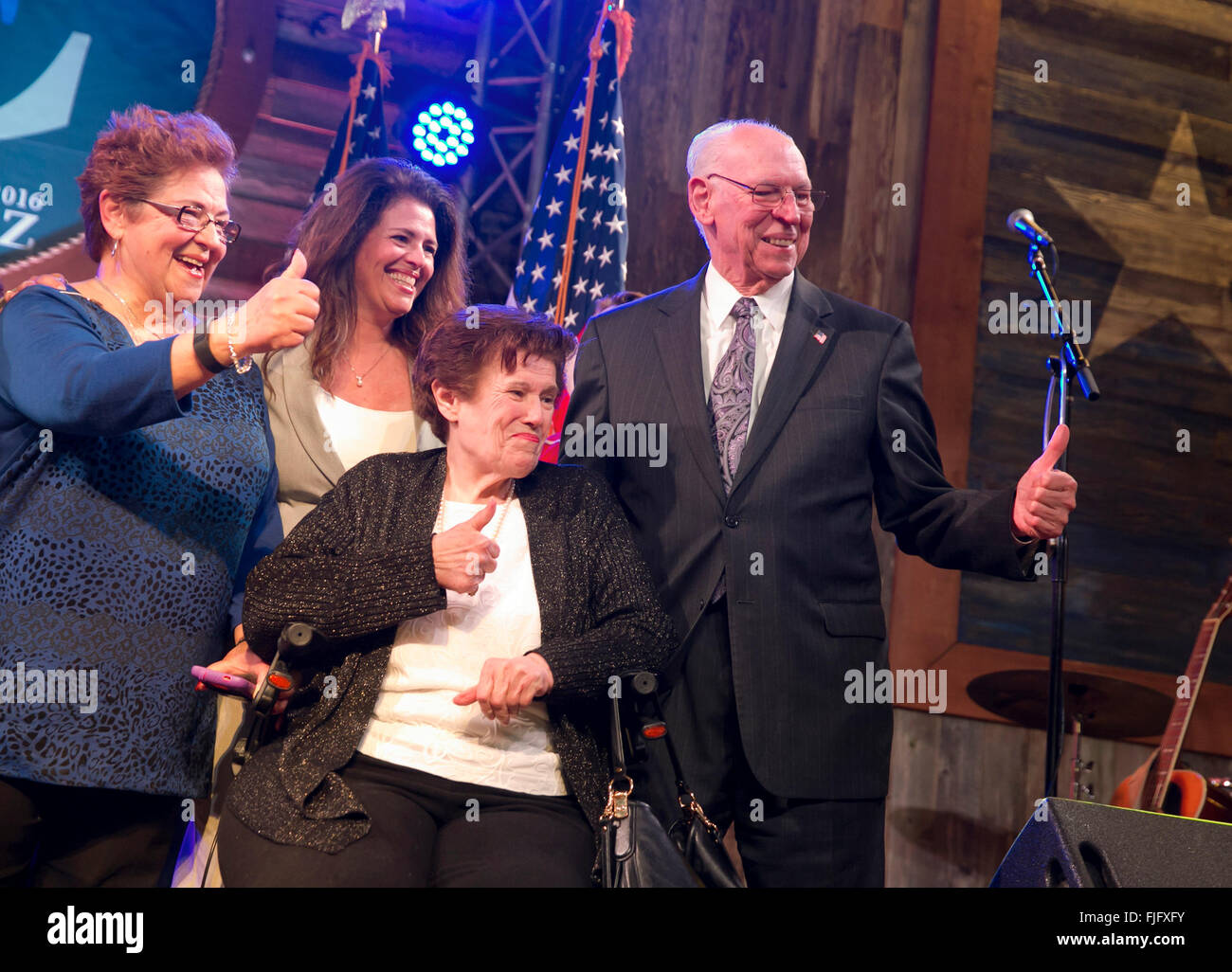 Candidat présidentiel républicain Ted Cruz's family saveurs gagner au Texas sur Super primaire mardi à Stafford TX Banque D'Images